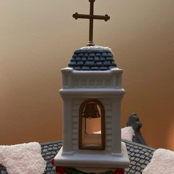 St. Nicholas Square Country Chapel Village Collection 
Illuminated Works - Picture 4 of 14